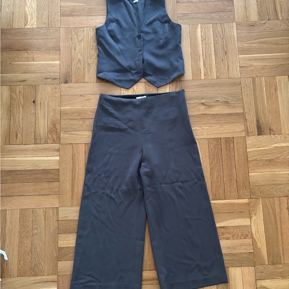 Aritizia Women's Gray Pants & Vest Set